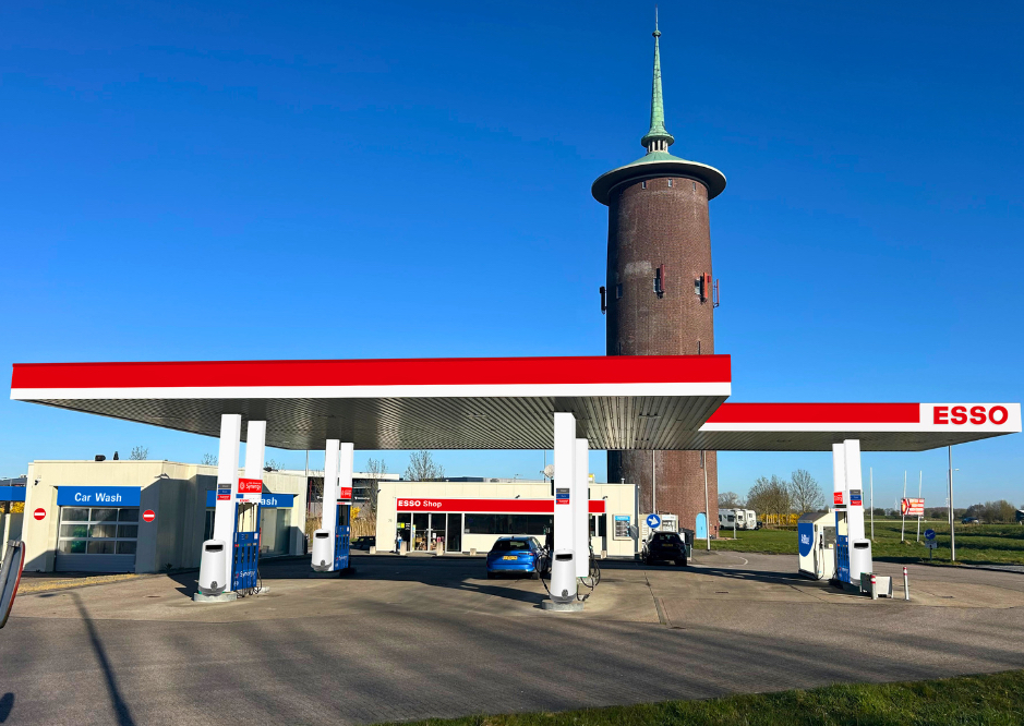 Aers Groep breidt het netwerk van tankstations uit. Het familiebedrijf uit Aardenburg heeft BP ‘De Watertoren’ aan de Korteweegje in het Zuid-Hollandse Dirksland overgenomen.