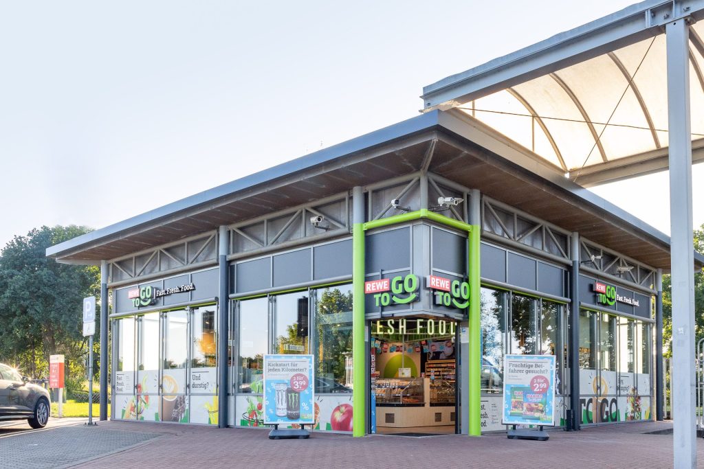 Rewe To go heeft bij stopplaats Rhynern Nord aan de A2 ten oosten van het Duitse Dortmund de eerste vestiging van de formule aan een snelweg geopend.