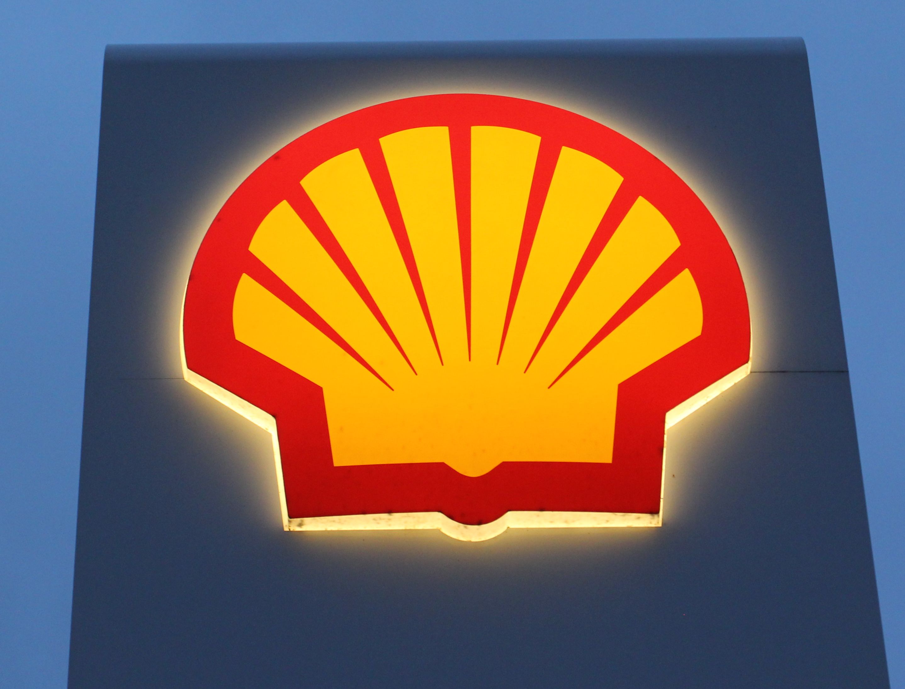 Shell видео. Royal Dutch Shell PLC. Royal Dutch Shell logo. Роял датч Шелл логотип. АЗС Shell логотип.