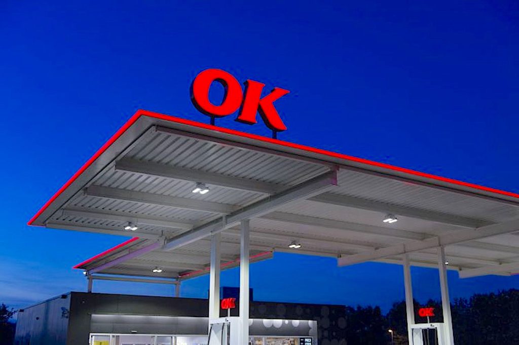 Automobilisten die tanken bij het onbemande OK-tankstation aan de Haagweg in Breda, vinden er sinds deze week nieuwe pompen. Bij de vier opstelplaatsen van het station op het voorterrein van autobedrijf Thijs Mann kunnen ze terecht voor Euro95, Euro98 en diesel.
