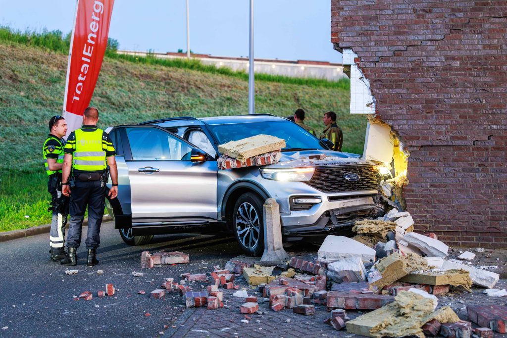 Auto ramt wasstraat
