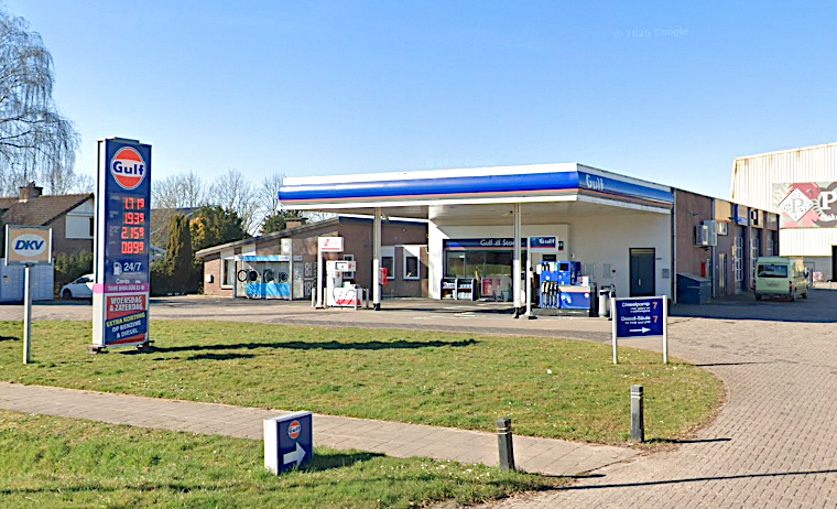 Het bemande Gulf-tankstation in het Gelderse Millingen aan de Rijn, enkele kilometers van de Duitse grens, wordt eind juni veranderd in een onbemande TinQ.