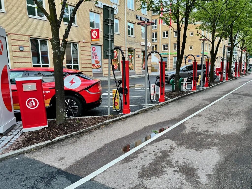 https://www.mobilityenergy.com/nl/tankshop/2025/05/21/dit-bekende-tankstation-krijgt-als-eerste-shell-snelweglocatie-een-circle-k-tankshop/
